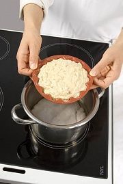 Приготовление блюда по рецепту - Пудинг творожный с орехами (2). Шаг 3